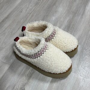 Amazon Essentials Cream and Red Women's Shoes